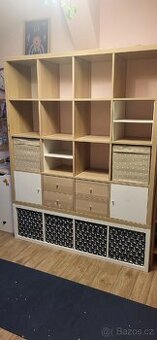 Čtvercová knihovna IKEA Kallax, i se šuplíky, dvířky, dub