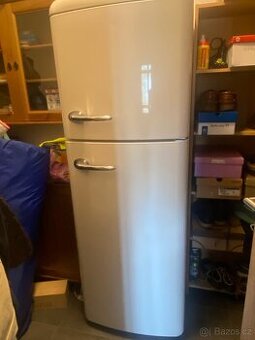 Lednice Gorenje retro mrazak nahore