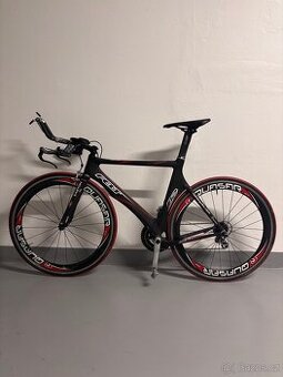 Full carbon triatlonové TT kolo Felt B2
