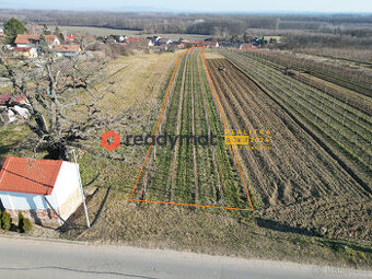Prodej stavebního pozemku 2 052m2, Týnec - 1
