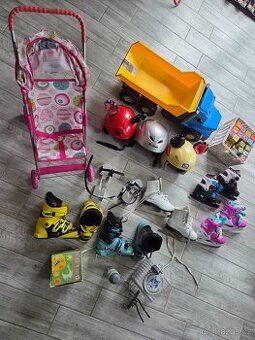 Brusle kocar lyzaky prezkace kačenky helmy