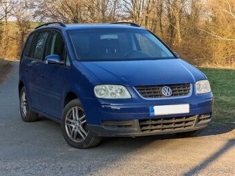 Volkswagen Touran, 1.6 FSI, 85kW, 7 míst.