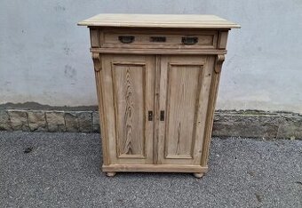STAROŽITNÉ VERTIKO-SKŘÍN PO CELKOVÉ RENOVACI - 1