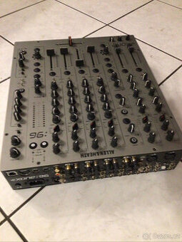 DJ mixážní pult Allen Heath Xone 96