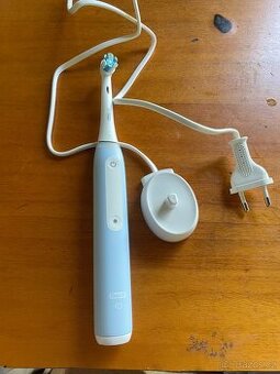 Oral-B io3 zubní kartáček