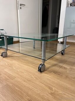 Skleněný konferenční stůl