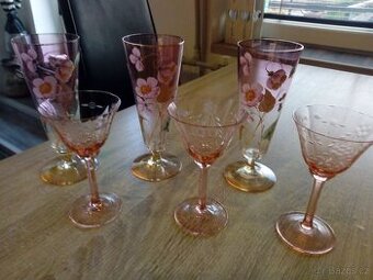 Skleničky růžové sklo