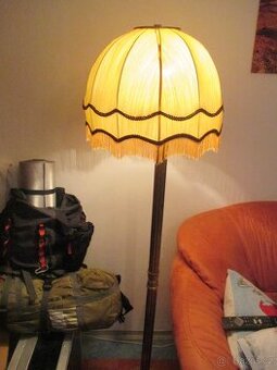 Retro stojací lampa