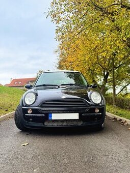 Mini COOPER 1.6/85kW, motokára s panoramou a muzikou