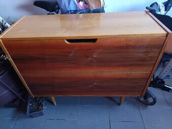 Skříň a peřiňák