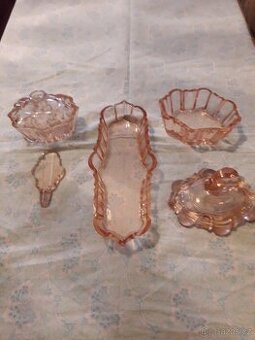 Prodám sadu starožitného litého skla.