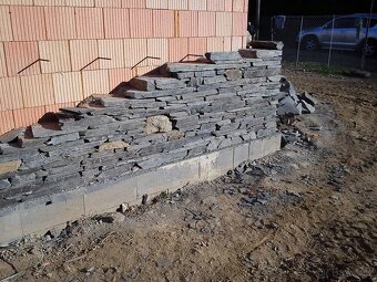 Břidlicové dekorační kamenivo nejen do zahrady.