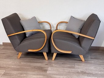 Renovovaná křesla Halabala s taburety///