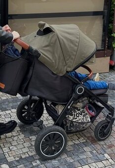 Kočárek sportovní konstrukce Street+ Air Petite&Mars