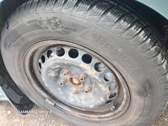 Zimní pneu 195x65x15 na diskach 5x112