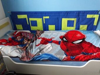 Dětský kapsář za postel