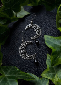 Postříbřené tepané náušnice - Černý měsíc / Black Moon