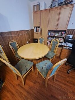 Jídelní kulatý stůl a 6 židlí