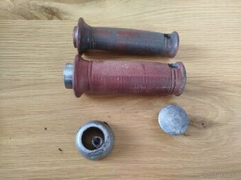 Červené hefty Jawa kývačka ČZ pérák moped 500 OHC atd.