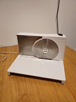 Elektrický kráječ Bravo