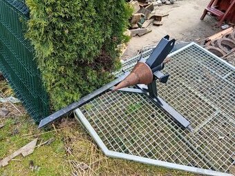 Kuželová štípačka na malotraktor