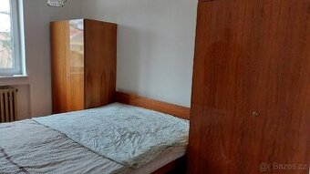 V důsledku stěhování prodáváme ložnici