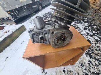 Krásné kartery bez čísla plus válec hlava ČZ 980 981