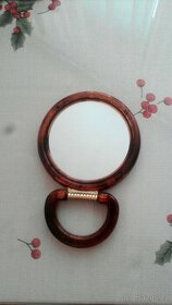 Vintage:zrcátko,kartáče,hřebínky,natáčky,cest.hyg.taška aj.