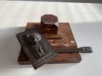 mramorový kalamář