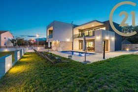 Prodej moderní vily (190 m2) s bazénem a posilovnou, rozklád