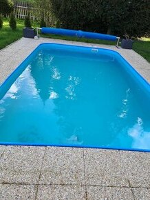 Solární plachta na bazén