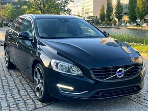 Volvo V60 2.0D OCEAN RACE ODPOČET DPH 1.MAJITEL KŮŽE LED SVI