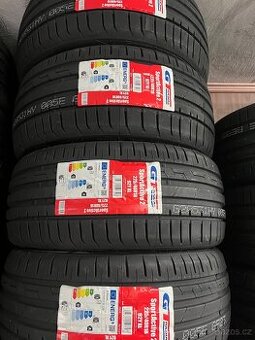 225/40/18 GT Radial