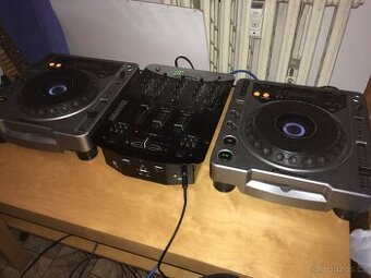 P: REZERVOVANO-2x DJ CD player Pioneer CDJ800 (bez mixpultu)