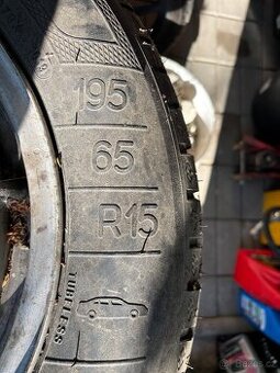Komplet 4 kola pneu 195/65/R15 vc. Disku orig Ford
