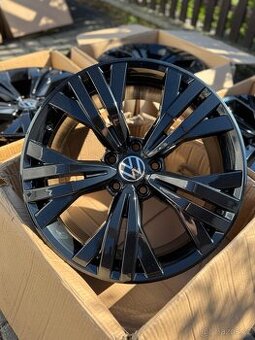 ORIGINÁL Alu Volkswagen KALAMATA R18, 5x112 - TOP STAV
