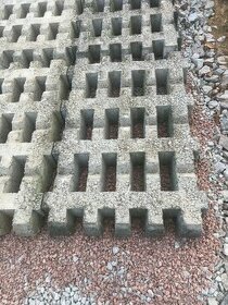 Betonové zatravňovací panely-KOUPÍM