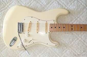 52 až 55 ročná vintage Maya Stratocaster (70. roky) Japan