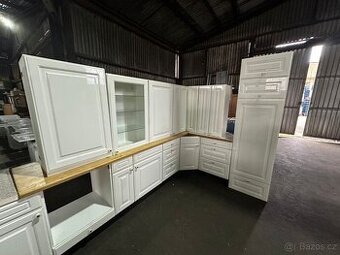 Moderní kuchyňská linka se spotřebiči
