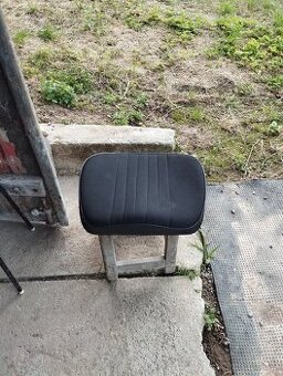 Sedadlo Zetor, sedák