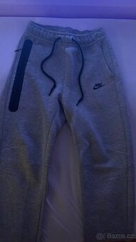 Tech Fleece tepláky - S - šedé