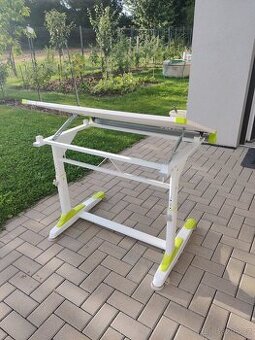 Prodám dětský rostoucí stůl zn. Halmar Collorido