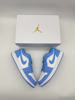 Nike Air Jordan 1 Low "UNC"