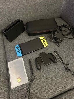 Nintendo switch OLED + hra + příslušenství