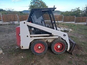 Smrkový nakladač bobcat