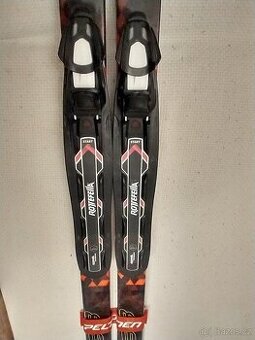 Běžky PELTONEN s vázáním + šupiny (vel. 138cm)