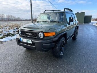 Toyota FJ Cruiser army green facelift