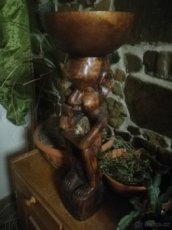 Sedící domorodec miska.