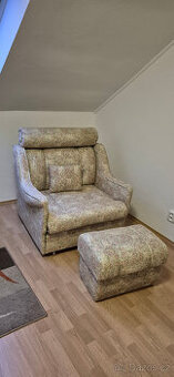 Rozkládací křeslo s taburetem