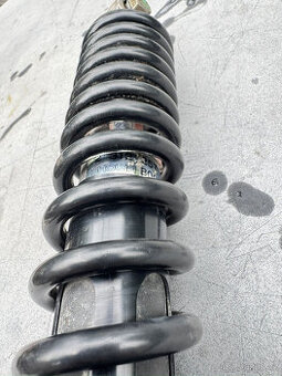 zadní pružina a tlumič k BMW K1100 RS